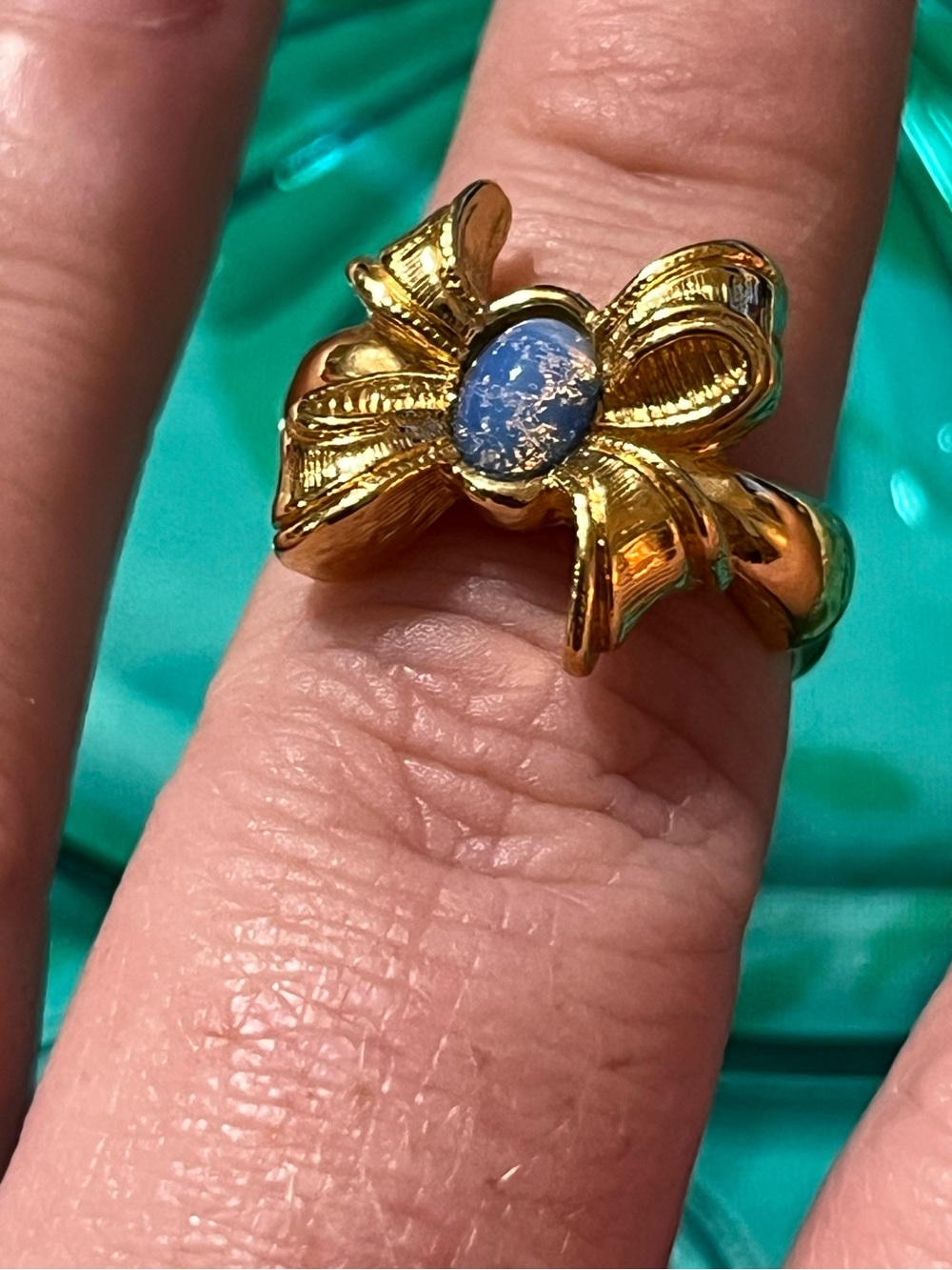 Vintage Avon Signed Faux Opal Golden Bow Costume Jewelry Size 5.75 Ring - Picture 3 of 7